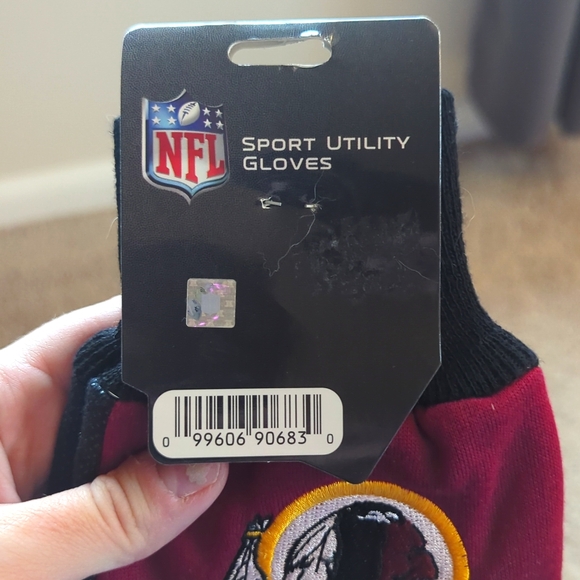 NWT Washington Commander's Sport Utility Gloves - Picture 2 of 2
